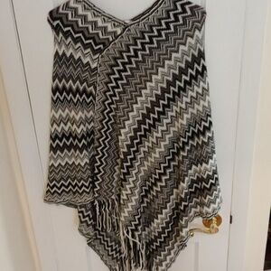 Women's shawl/ poncho